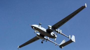 درون إسرائيلية تلقي قنبلة صوتية على عمال في أطراف الخيام