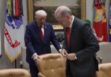 فيديو مثير للجدل: ترامب يسحب الكرسي لأردوغان في البيت الأبيض فيديو مثير للجدل: ترامب يسحب الكرسي لأردوغان في البيت الأبيض
