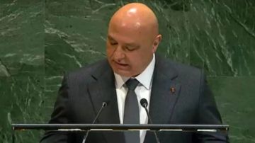 الرئيس عون من الامم المتحدة: نطلب وقف الاعتداءات الاسرائيلية فورا وانسحاب الاحتلال من كامل أرضنا وإطلاق أسرانا وتطبيق القرار 1701 كاملا الرئيس عون من الامم المتحدة: نطلب وقف الاعتداءات الاسرائيلية فورا وانسحاب الاحتلال من كامل أرضنا وإطلاق أسرانا وتطبيق القرار 1701 كاملا