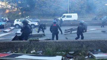 عقب تولي رئيس الوزراء الجديد مهامه.. احتجاجات واسعة واعتقالات في فرنسا