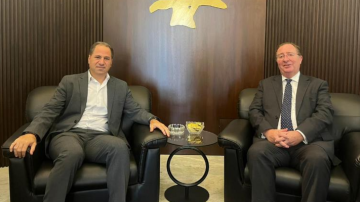 رئيس الكتائب التقى السفير البريطاني: إنهاء ملف السلاح يشكل مدخلا أساسيا للشروع في إعادة الإعمار رئيس الكتائب التقى السفير البريطاني: إنهاء ملف السلاح يشكل مدخلا أساسيا للشروع في إعادة الإعمار