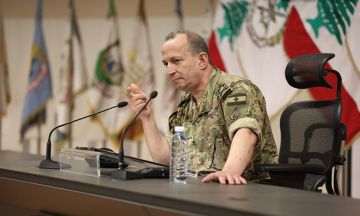 قائد الجيش: مستمرون بتحمل المسؤوليات في ظل المرحلة الاستثنائية