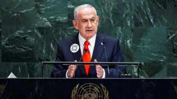 QR على صدر نتنياهو في الأمم المتحدة.. إلى ماذا يقود؟ QR على صدر نتنياهو في الأمم المتحدة.. إلى ماذا يقود؟