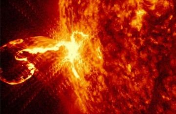 تحذير عاجل.. وصول سحابة بلازما شمسية يفعل عاصفة مغناطيسية على الأرض