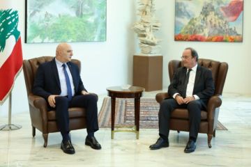 عون استقبل هولاند وأكد على العلاقات التاريخية التي تربط لبنان بفرنسا عون استقبل هولاند وأكد على العلاقات التاريخية التي تربط لبنان بفرنسا