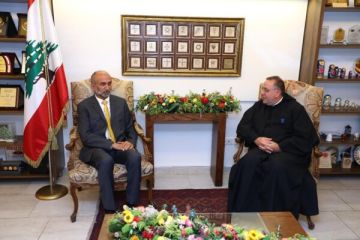 رئيس المجلس العالمي للتسامح والسلام زار المعهد الفني الأنطوني في الدكوانة والتقى الاب بوعبود