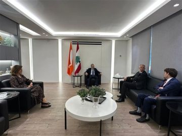 باسيل بحث عدد من القضايا السياسية الراهنة مع السفير الفرنسي في لبنان