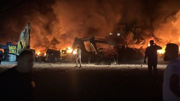 المنار: الطيران الحربي الإسرائيلي اغار بشكل مكثف على مجمع لتصليح وصيانة الجرافات في اطراف بلدة انصارية