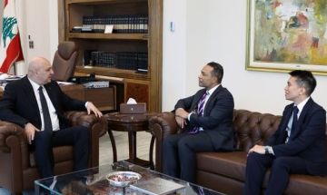 الرئيس عون استقبل السفير الماليزي