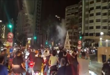 بعد تصريح الجنازة حامية والميت كلب.. تحركات غاضبة في بيروت ووزير لبناني سابق يوضح (فيديوهات) بعد تصريح الجنازة حامية والميت كلب.. تحركات غاضبة في بيروت ووزير لبناني سابق يوضح (فيديوهات)