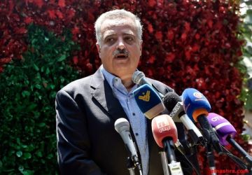 ارسلان ردا على سلام: التلاعب بالمصطلحات ينذر بحجم التواطؤ والتآمر على اللبنانيين من قبل مسؤول لا يمت إلى المسؤولية بصلة ارسلان ردا على سلام: التلاعب بالمصطلحات ينذر بحجم التواطؤ والتآمر على اللبنانيين من قبل مسؤول لا يمت إلى المسؤولية بصلة