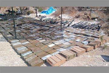 بالصور - بيان للجيش بعد تسلمه كمية من السلاح من مخيمي البداوي وعين الحلوة