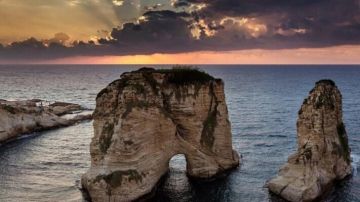 LBCI: حزب الله لا يزال عند موقفه من إضاءة صخرة الروشة بصورتي نصرالله وصفي الدين