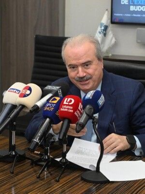 وزير المال اصدر مذكرة لمنع السماسرة من استغلال المواطنين في معاملات وزارة المالية