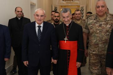 وزير الدفاع الوطني يزور البطريرك الراعي