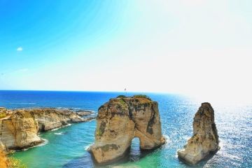 حزب الله يتحدى نواف سلام: سنضيء صخرة الروشة بصورة السيدين