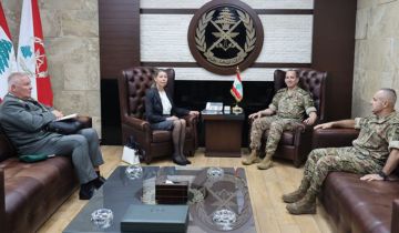 قائد الجيش استقبل السفيرة النمساوية ورئيس أركان الأمم المتحدة لمراقبة الهدنة قائد الجيش استقبل السفيرة النمساوية ورئيس أركان الأمم المتحدة لمراقبة الهدنة