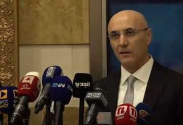 الحجار حول إضاءة صخرة الروشة: تعذر على القوى الأمنية منعها بسبب الأعداد الكبيرة والتحقيق جار لتحديد المسؤولين الحجار حول إضاءة صخرة الروشة: تعذر على القوى الأمنية منعها بسبب الأعداد الكبيرة والتحقيق جار لتحديد المسؤولين