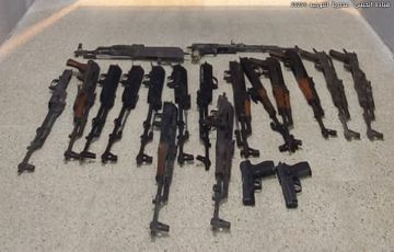 الجيش: توقيف مواطن وفلسطيني نتيجة ملاحقة المتورطين في الاتجار بالأسلحة والمخدرات الجيش: توقيف مواطن وفلسطيني نتيجة ملاحقة المتورطين في الاتجار بالأسلحة والمخدرات