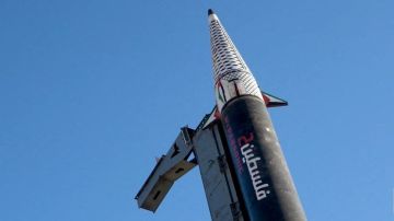 القوات المسلحة اليمنية تستهدف يافا المحتلة بصاروخ فرط صوتي ومطار رامون بطائرة مسيرة