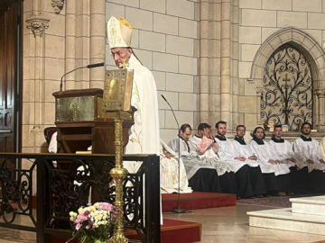 الراعي خلال تدشين دير مار شربل في فرنسا بمشاركة الرابطة المارونية: اليوم هو يوم نور وصمت