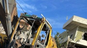 استهدفت مسيرة فجرا، جرافة في محيط حي أبو اللبن في بلدة عيتا الشعب في قضاء بنت جبيل