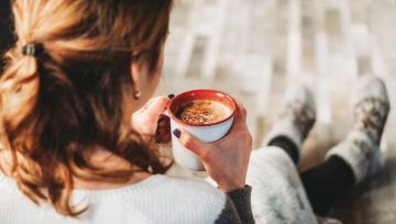 ما تأكله قد يؤثر في مزاجك: أطعمة تزيد القلق والاكتئاب ما تأكله قد يؤثر في مزاجك: أطعمة تزيد القلق والاكتئاب