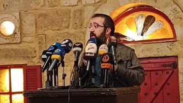 وقفة تضامنية مع الصحافي حسن عليق دفاعا عن حرية الإعلام وكرامة الكلمة.. عليق: لن نخضع لمحاولات التدجين