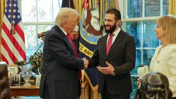 اتصال هاتفي بين ترامب والشرع اتصال هاتفي بين ترامب والشرع