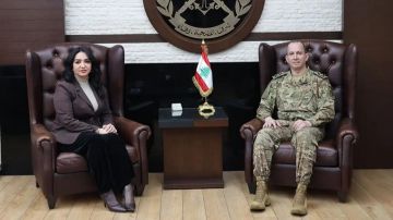 قائد الجيش استقبل القائمة بأعمال السفارة العراقية وسفير لبنان الجديد لدى أندونيسيا