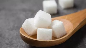 إليكم مخاطر الإفراط في تناول السكر