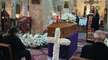 بالصور: تشييع المرحومة السيدة ليلى شماس في مدينة صور