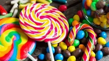 أطعمة ومشروبات قد تفاقم القلق والاكتئاب أطعمة ومشروبات قد تفاقم القلق والاكتئاب