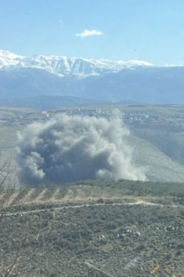 جيش العدو الإسرائيلي يستهدف بغارتين قرية برغز جنوبي لبنان