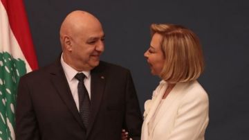 السيدة الأولى للرئيس عون بالصور: ينعاد عليك ويخليلنا ياك