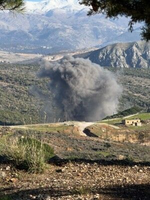 النشرة: الطيران الاسرائيلي جدد عدوانه باستهداف المنطقة بين وادي برغز والمحمودية والبريج في اقليم التفاح النشرة: الطيران الاسرائيلي جدد عدوانه باستهداف المنطقة بين وادي برغز والمحمودية والبريج في اقليم التفاح