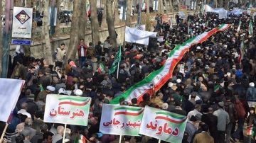 مسيرات مليونية في الجمهورية الاسلامية ضد مثيري الشغب ودعما للقيادة الإيرانية