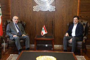 المكاري زار وزير الدفاع وعرضا التطورات الراهنة