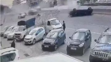 بالفيديو والصور: سرعة مفرطة تتسبب بحادث خطير على الأوتوستراد!