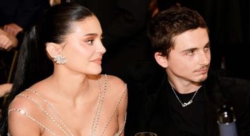 لحظة محرجة بين تيموثي شالاميه وكايلي جينر في الغولدن غلوب وجدل حول علاقتهما (فيديو)