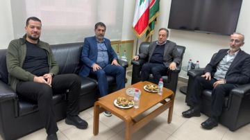 لقاء إعلامي تنسيقي بين حركة أمل وحزب الله في المكتب الإعلامي المركزي لحركة أمل لقاء إعلامي تنسيقي بين حركة أمل وحزب الله في المكتب الإعلامي المركزي لحركة أمل