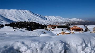الأعنف منذ بداية الموسم... عاصفة ثلجية من أيام الزمن الجميل تطرق الأبواب، فاستعدوا!