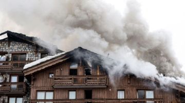 بالفيديو: حريق بفندق في جبال الألب
