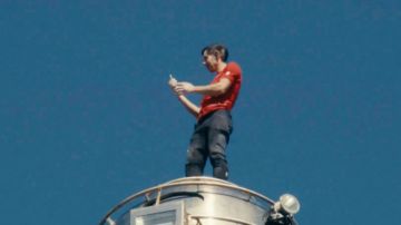 بالفيديو: مغامرة مجنونة... هكذا تسلق أحد أعلى المباني في العالم بالفيديو: مغامرة مجنونة... هكذا تسلق أحد أعلى المباني في العالم