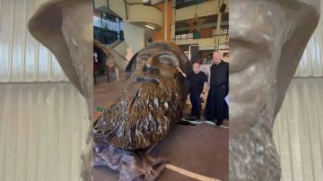 رفع اكبر تمثال برونزي في العالم لوجه القديس شربل في أستراليا رفع اكبر تمثال برونزي في العالم لوجه القديس شربل في أستراليا