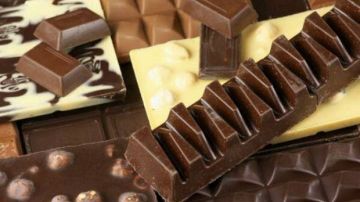 أيهما أكثر صحة.. الشوكولا الداكنة أم بالحليب؟