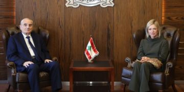 منسى عرض مع بلاسخارت المرحلة الثانية من خطة حصر السلاح ومؤتمر باريس لدعم الجيش