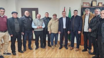 وفد من الهيئة الإدارية الجديدة في رابطة مخاتير قضاء النبطية زار قبيسي وفد من الهيئة الإدارية الجديدة في رابطة مخاتير قضاء النبطية زار قبيسي