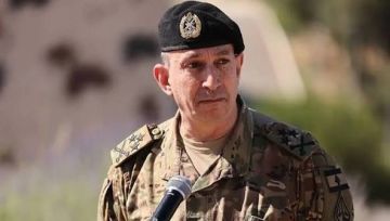 قائد الجيش يشكر لكل من واساه بوفاة والدة زوجته