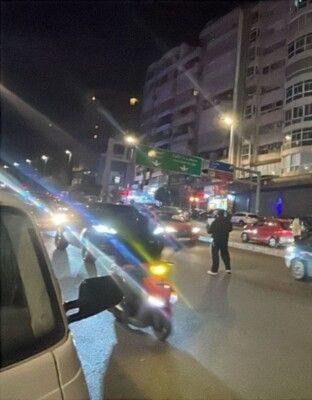 قطع طريق سليم سلام في بيروت تضامنا مع أهالي الجنوب ضد الاعتداءات الاسرائيلية